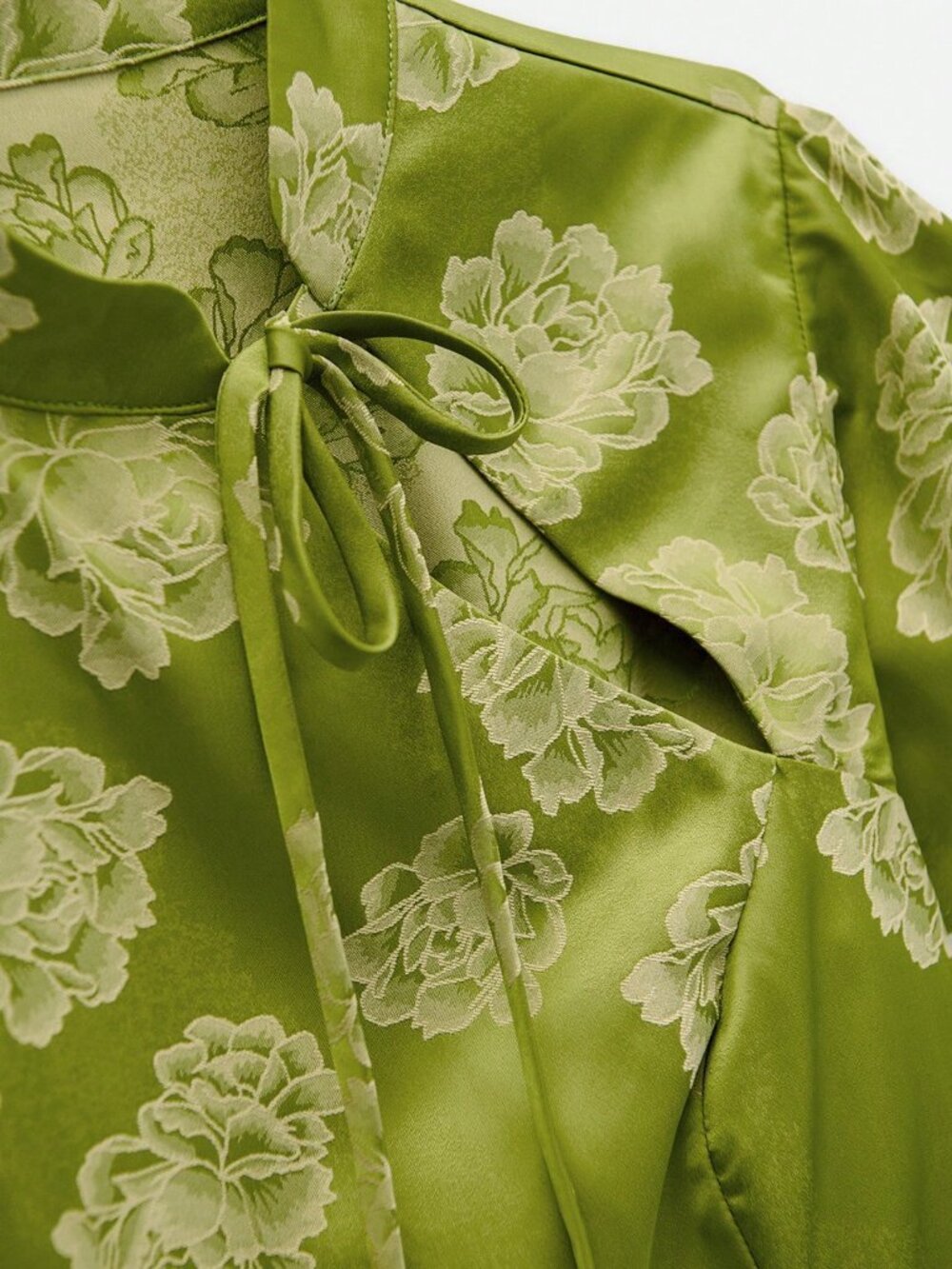 Green Elegant Women's Floral Top Featuring A Mandarin Collar - Picture 8 of 8